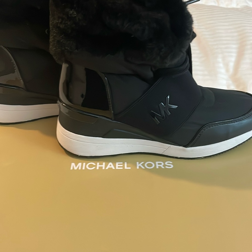 New 7.5 Michael Kors my foot is too white for it. Got it for Christmas